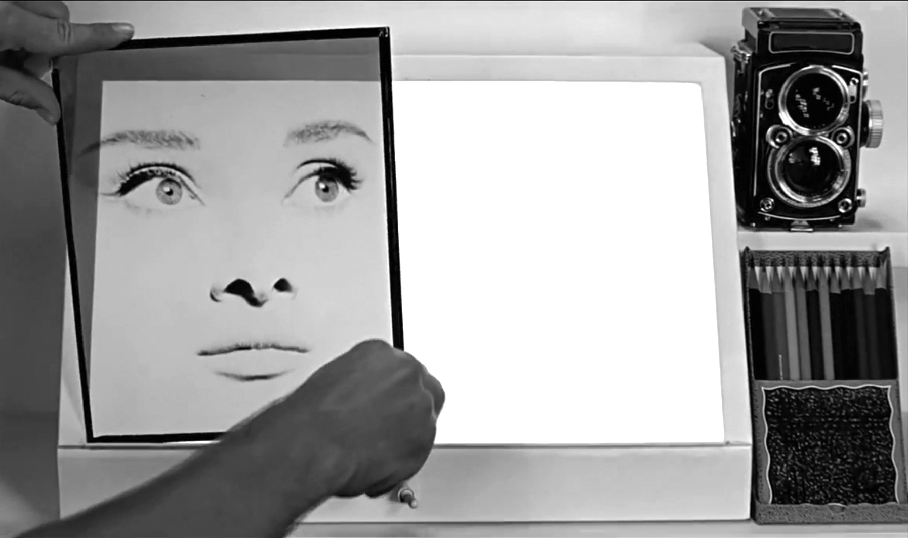 Hybridations de la page  et du champ dans les  génériques de films :  L’exemple du collage