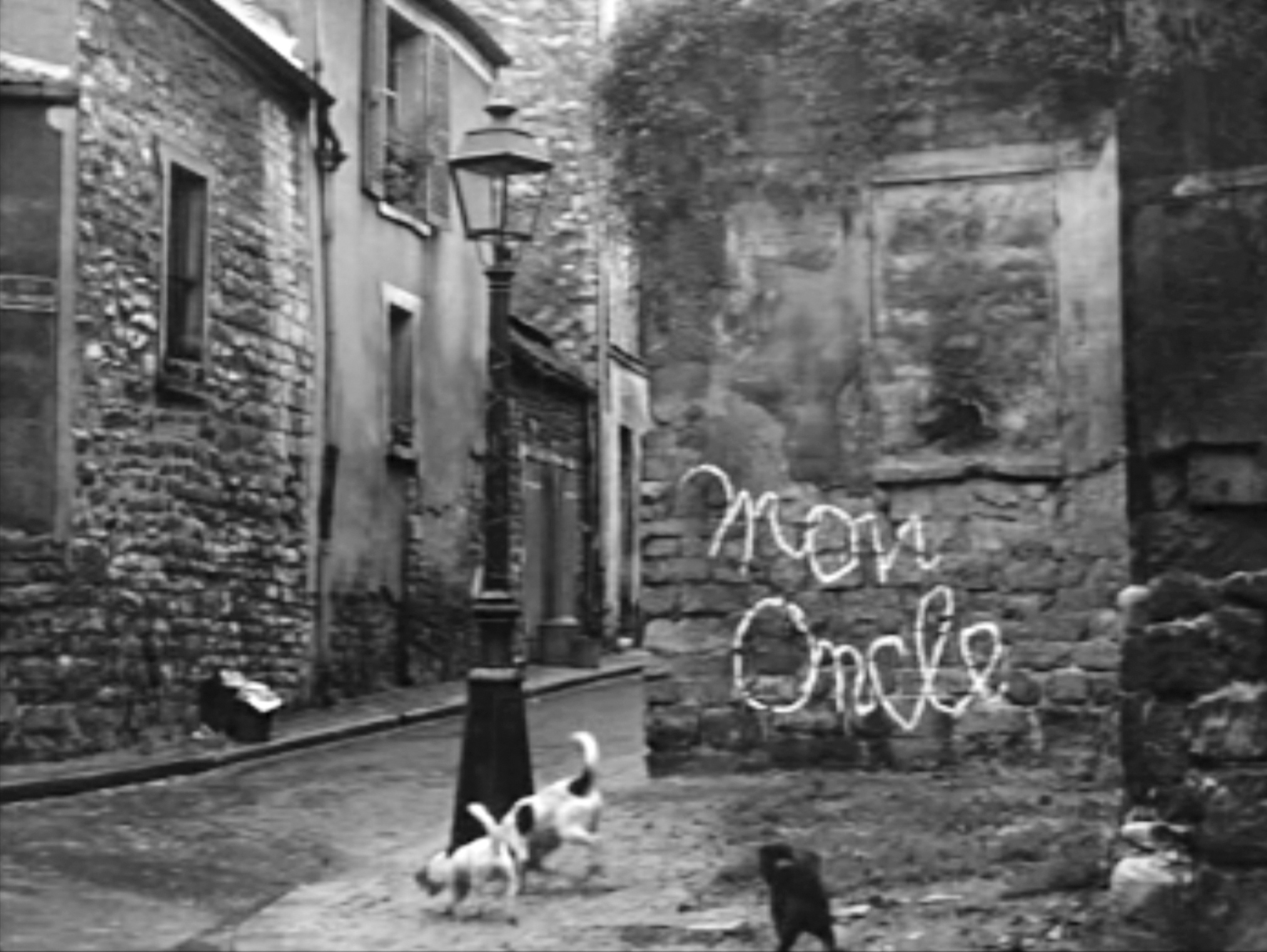 Hybridations de la page  et du champ dans les  génériques de films :  L’exemple du collage