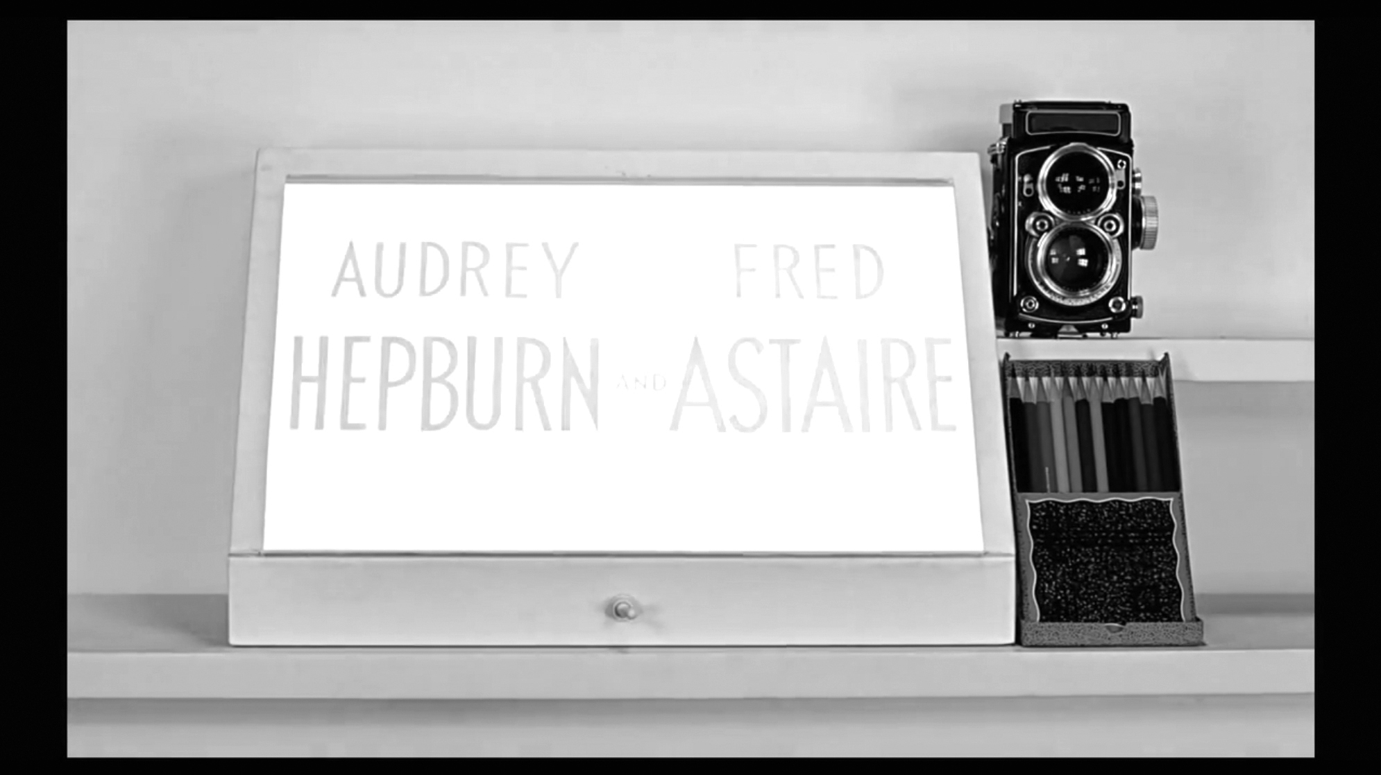 Hybridations de la page  et du champ dans les  génériques de films :  L’exemple du collage