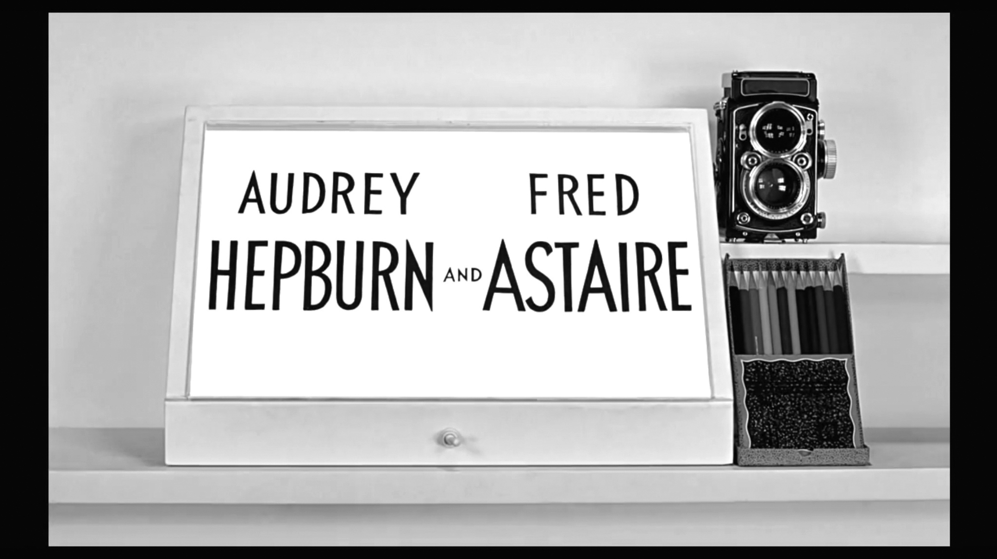 Hybridations de la page  et du champ dans les  génériques de films :  L’exemple du collage