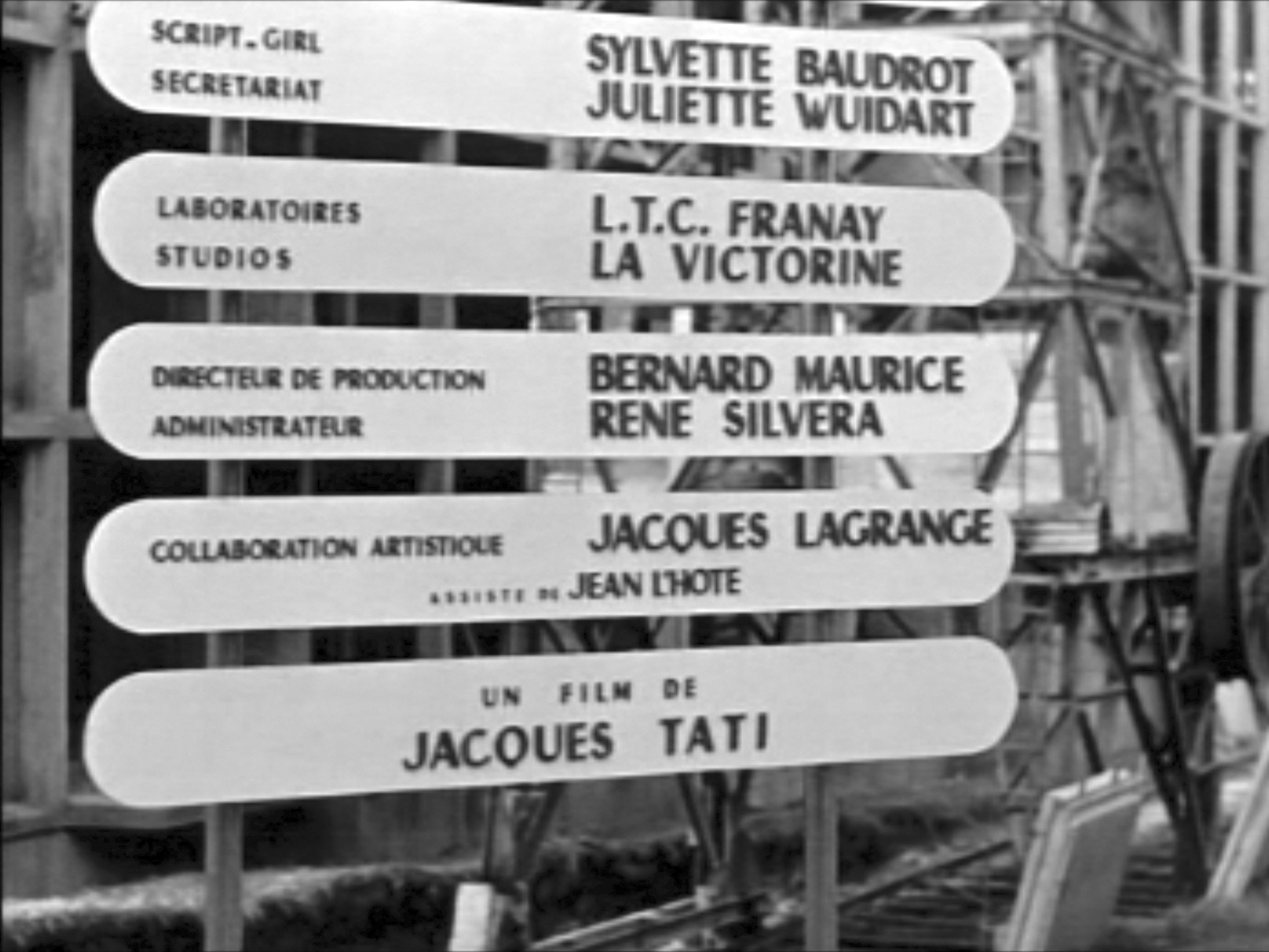 Hybridations de la page  et du champ dans les  génériques de films :  L’exemple du collage