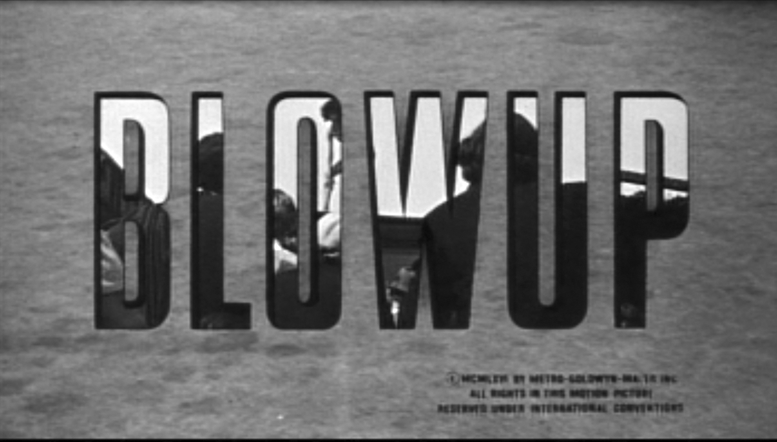 Hybridations de la page  et du champ dans les  génériques de films :  L’exemple du collage