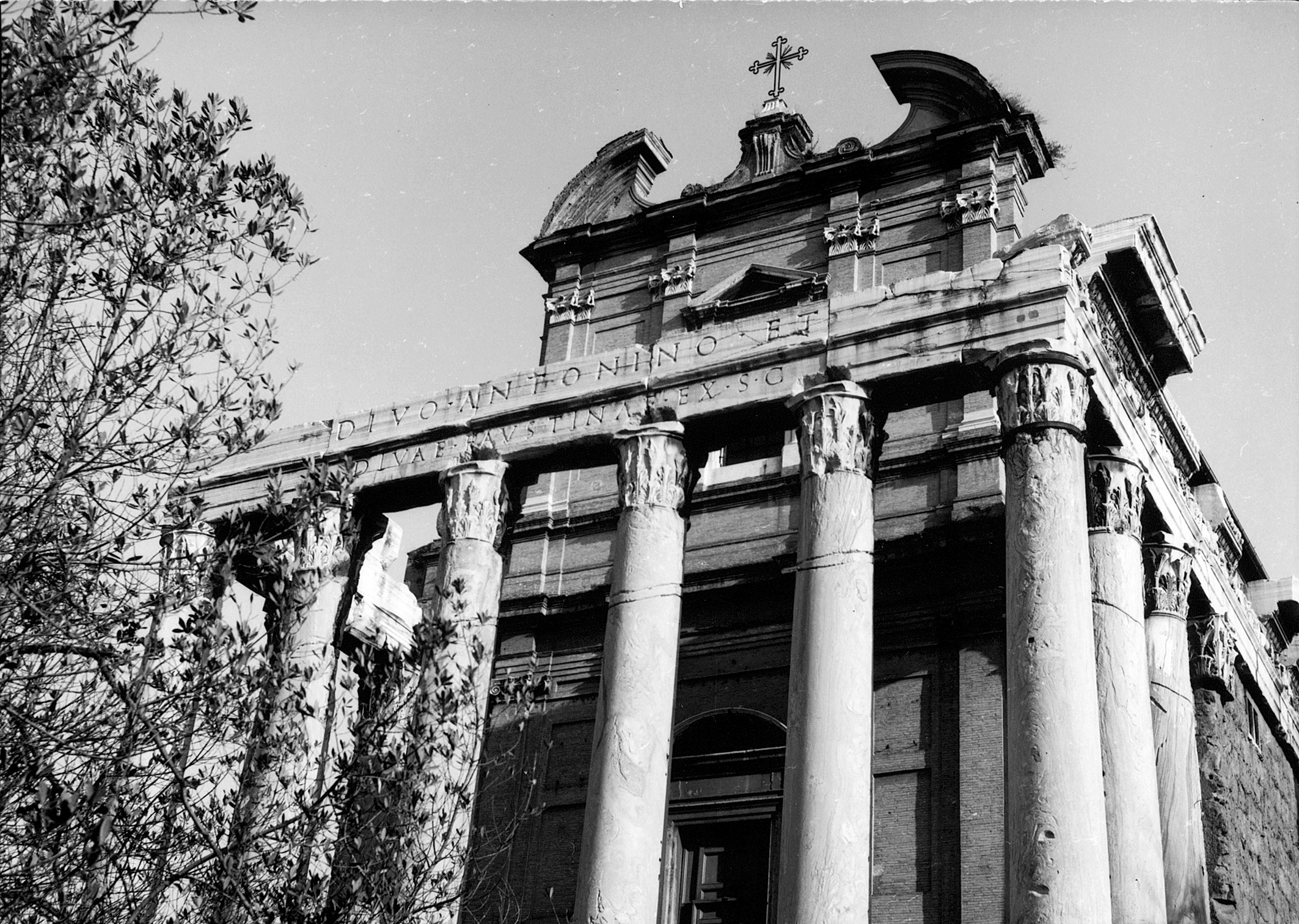 L’écriture publique  du pouvoir : l’exemple  du monde romain