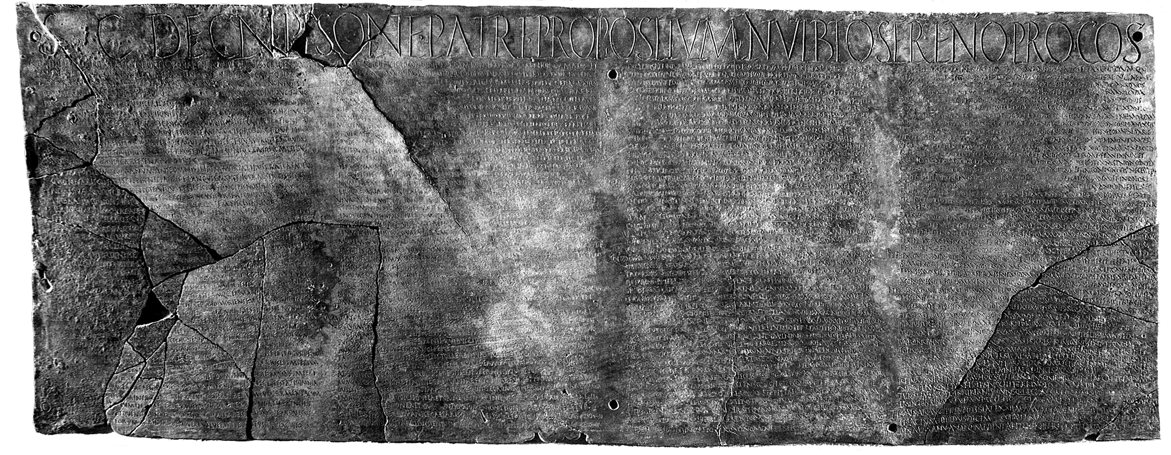 L’écriture publique  du pouvoir : l’exemple  du monde romain